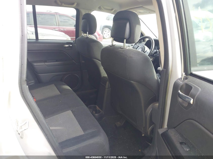 1J4NF1FB0BD258091 2011 JEEP COMPASS photo no. 8