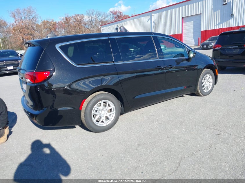 2C4RC1CG6TR192516 2026 CHRYSLER VOYAGER photo no. 4