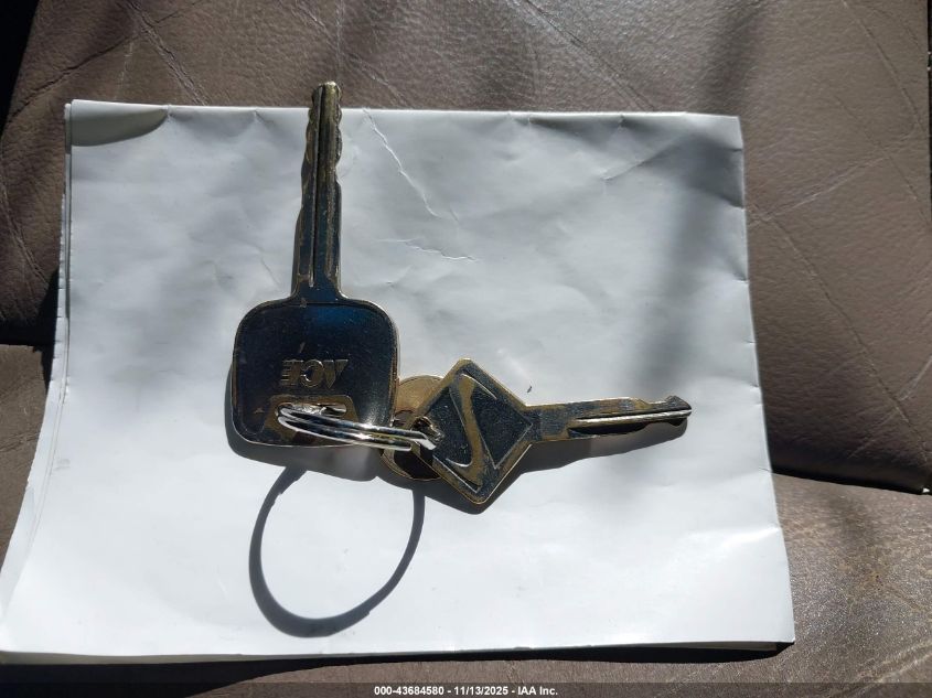 2000 Toyota Tundra Ltd V8 VIN: 5TBBT4813YS084143 Lot: 43684580