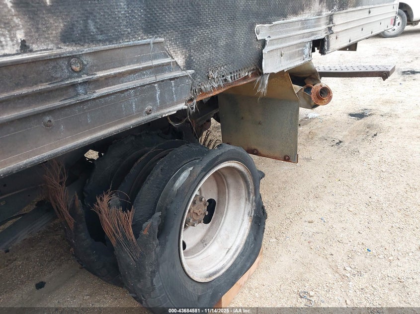 2005 Ford E-350 Cutaway Standard VIN: 1FDWE35L05HA70456 Lot: 43684581