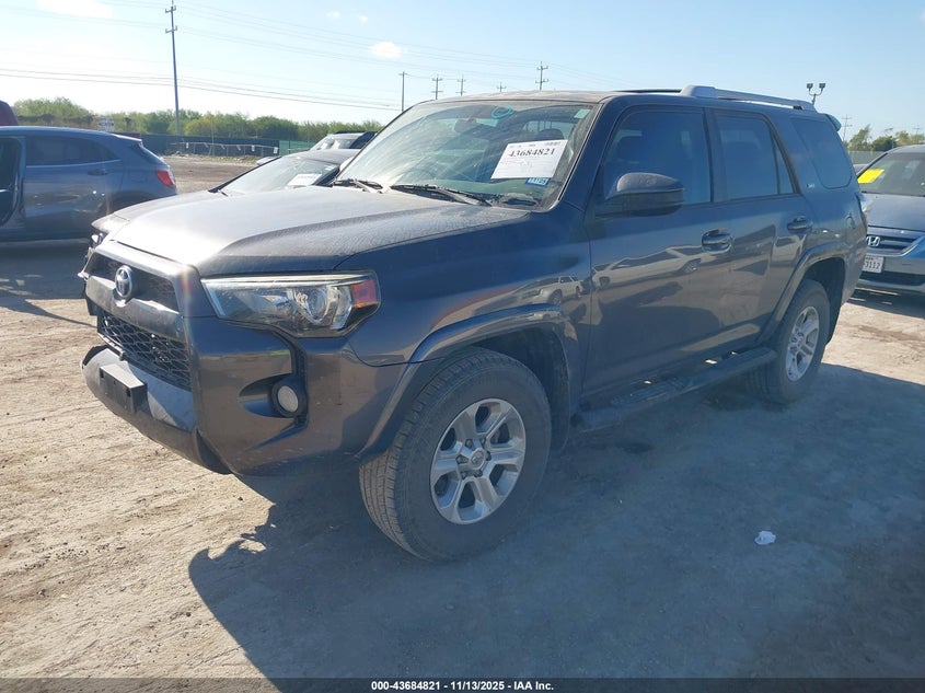 JTEZU5JR3J5175025 2018 TOYOTA 4RUNNER photo no. 2