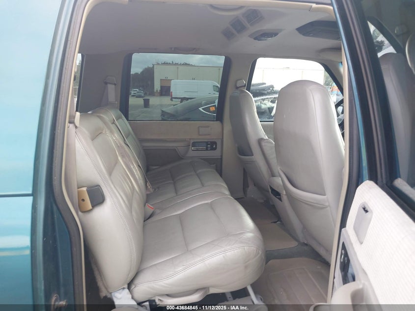 1994 Chevrolet Suburban C2500 VIN: 1GNGC26F4RJ333927 Lot: 43684845