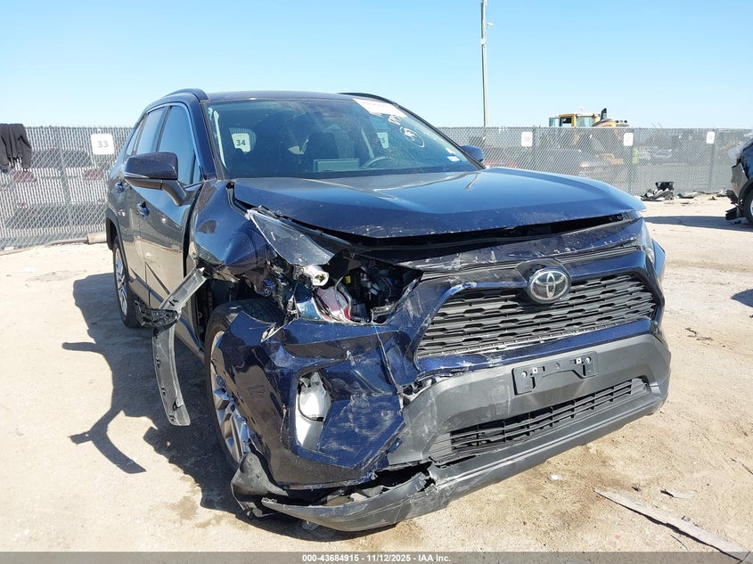 TOYOTA RAV4 XLE PREMIUM