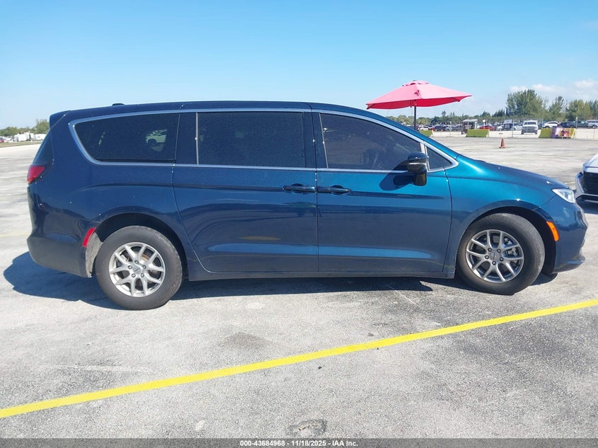 2025 Chrysler Pacifica Select VIN: 2C4RC1BG8SR540798 Lot: 43684968