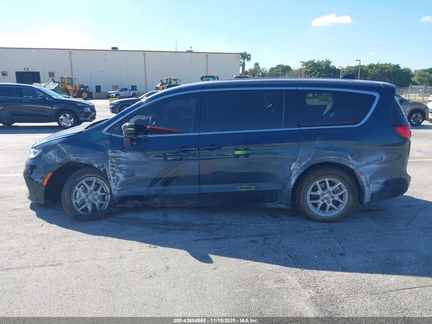 2025 Chrysler Pacifica Select VIN: 2C4RC1BG8SR540798 Lot: 43684968