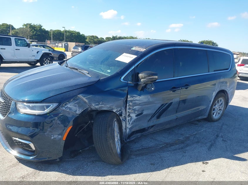 2025 Chrysler Pacifica Select VIN: 2C4RC1BG8SR540798 Lot: 43684968