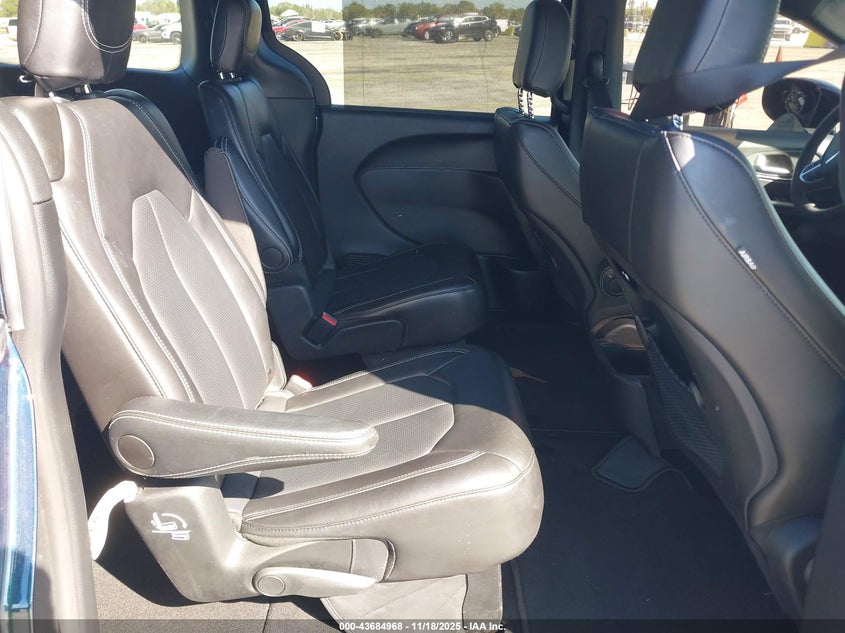 2025 Chrysler Pacifica Select VIN: 2C4RC1BG8SR540798 Lot: 43684968