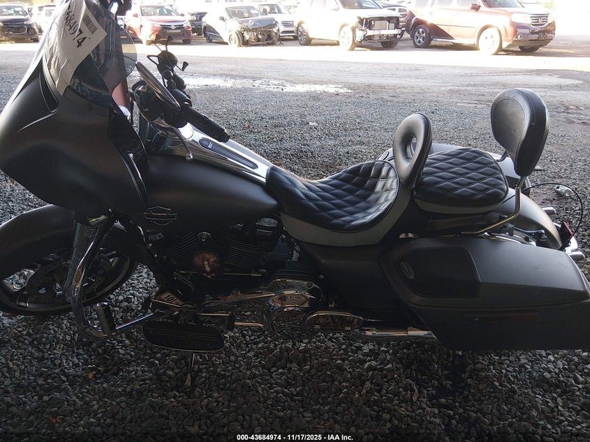 2017 Harley-Davidson Flhxs Street Glide Special VIN: 1HD1KRC15HB693685 Lot: 43684974