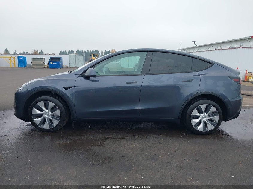 2022 Tesla Model Y Long Range Dual Motor All-Wheel Drive VIN: 7SAYGDEE9NF509753 Lot: 43684985