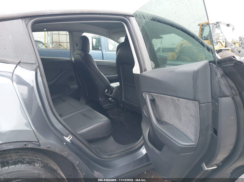 2022 Tesla Model Y Long Range Dual Motor All-Wheel Drive VIN: 7SAYGDEE9NF509753 Lot: 43684985