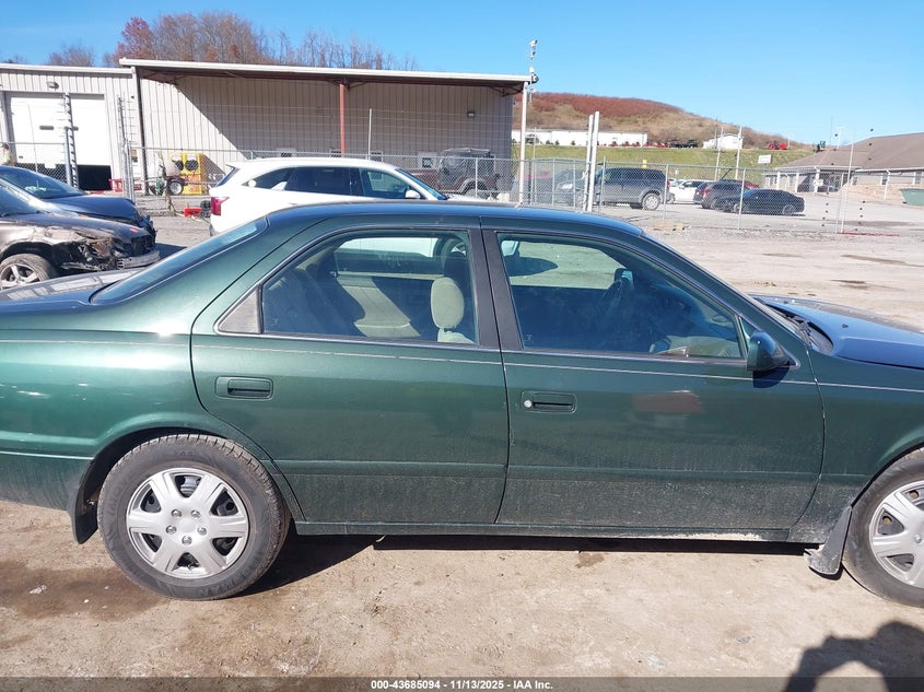 2000 Toyota Camry Le VIN: 4T1BG22K7YU985296 Lot: 43685094