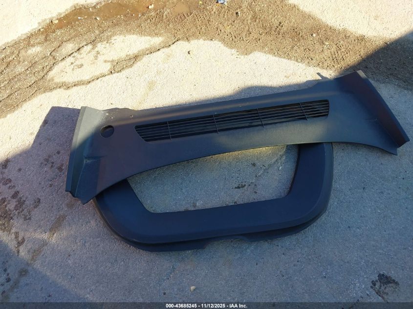 2024 Tesla Model Y Long Range Dual Motor All-Wheel Drive VIN: 7SAYGDEE2RA226677 Lot: 43685245