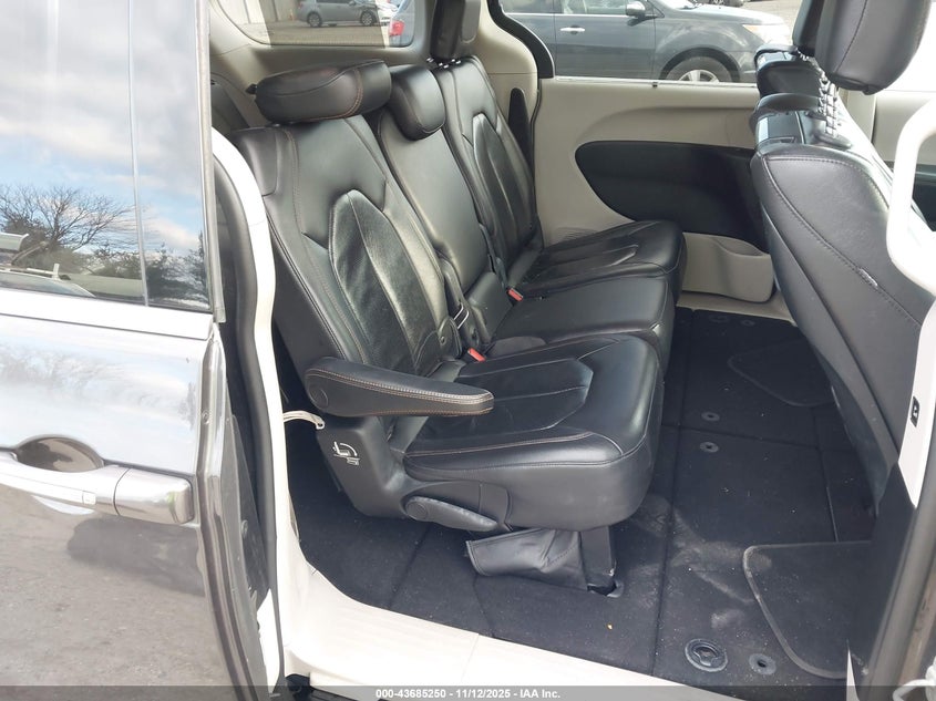 2017 Chrysler Pacifica Touring-L Plus VIN: 2C4RC1EG2HR541885 Lot: 43685250