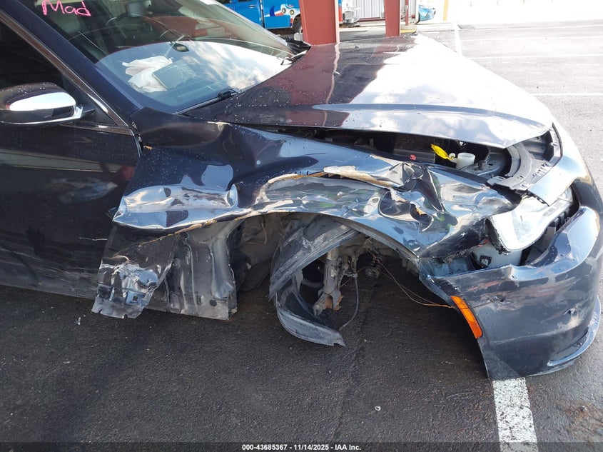 2019 Chrysler 300 Limited VIN: 2C3CCAEG0KH693512 Lot: 43685367