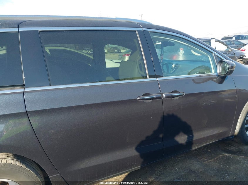 2021 Chrysler Pacifica Touring L VIN: 2C4RC1BG9MR571948 Lot: 43685419