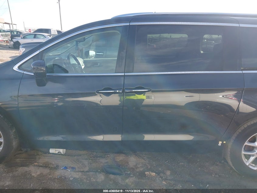 2021 Chrysler Pacifica Touring L VIN: 2C4RC1BG9MR571948 Lot: 43685419