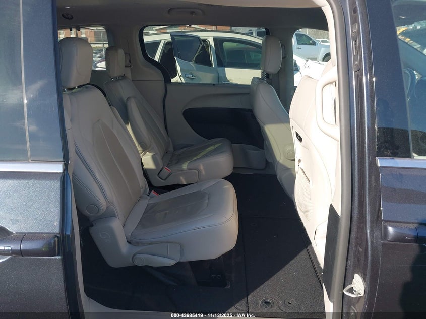 2021 Chrysler Pacifica Touring L VIN: 2C4RC1BG9MR571948 Lot: 43685419