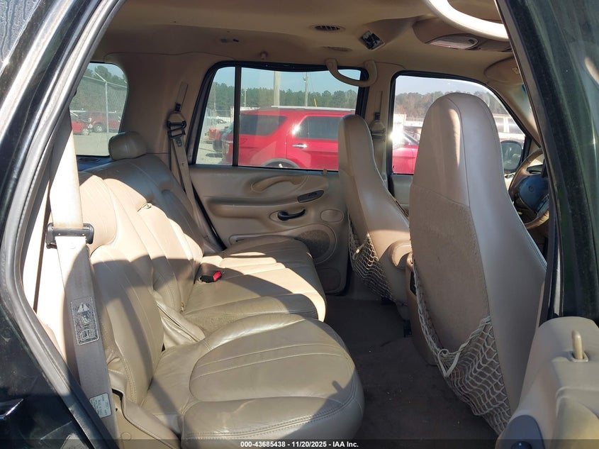 1999 Ford Expedition Eddie Bauer/Xlt VIN: 1FMRU17L3XLA48890 Lot: 43685438