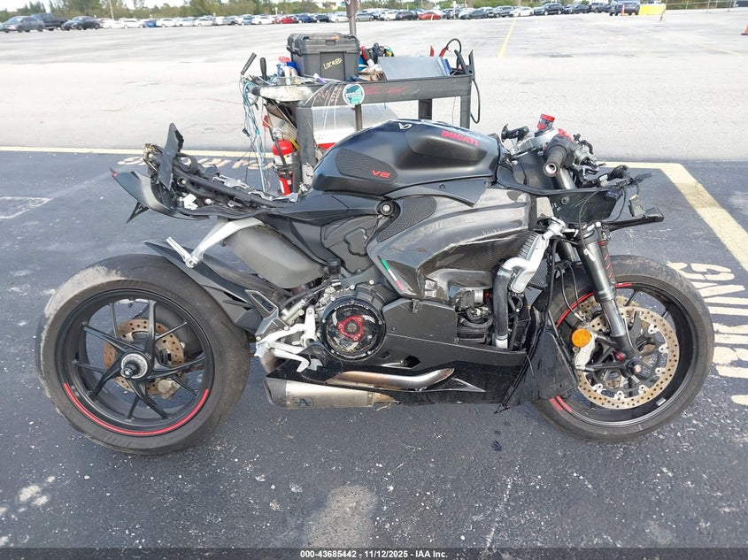 2025 Ducati Panigale V2 VIN: ZDMHAATWXSB016269 Lot: 43685442