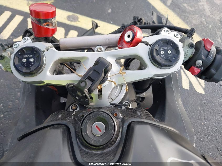 2025 Ducati Panigale V2 VIN: ZDMHAATWXSB016269 Lot: 43685442