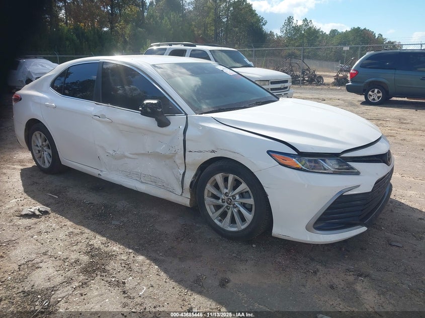 2022 TOYOTA CAMRY LE - 4T1C11AK7NU626978