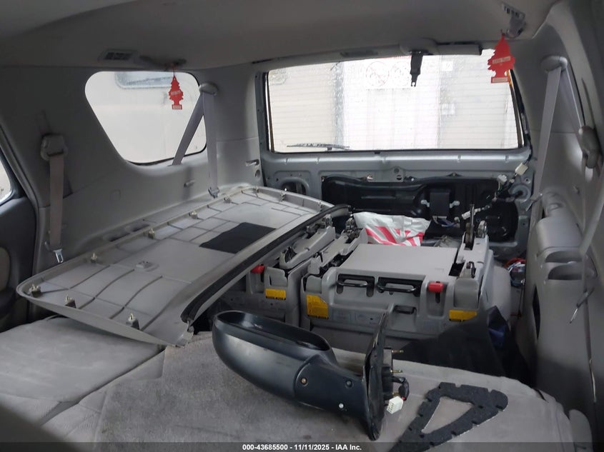 2001 Toyota Sequoia Limited V8 VIN: 5TDBT48A41S040536 Lot: 43685500