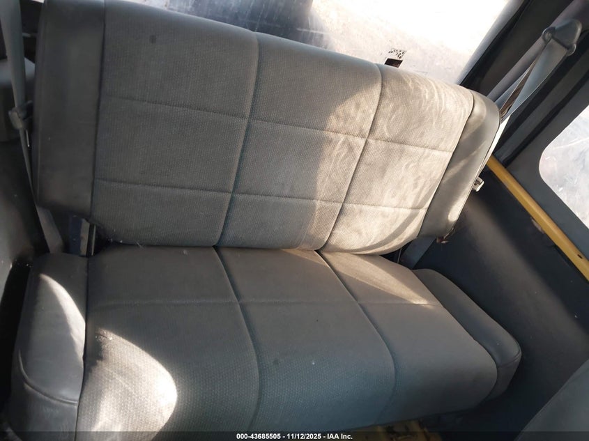 2000 Jeep Wrangler Se VIN: 1J4FA29P8YP729363 Lot: 43685505