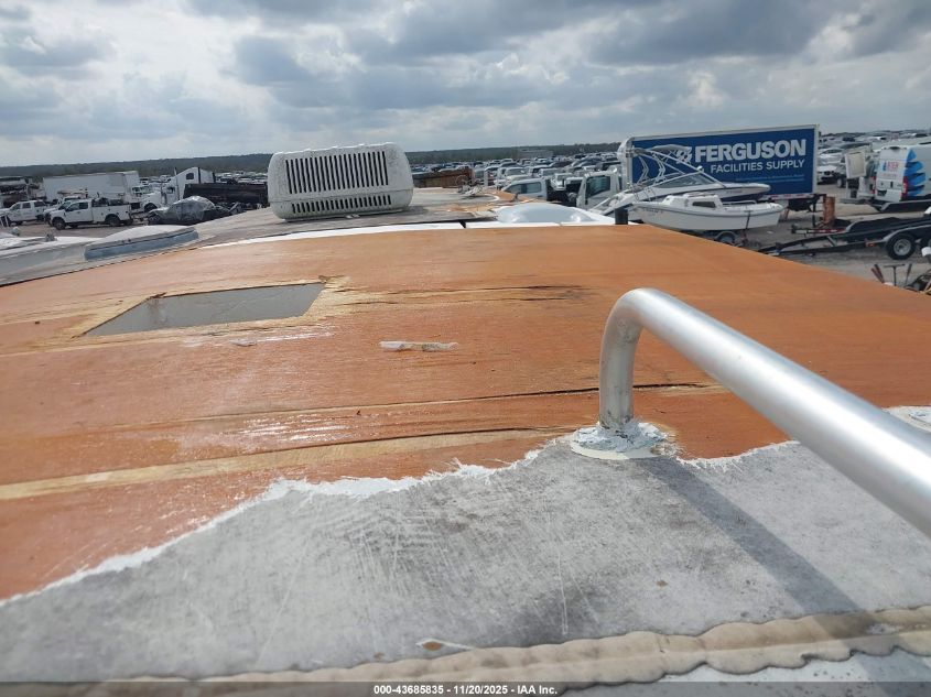 2004 Ford E-450 Cutaway Standard VIN: 1FDXE45SX4HB23275 Lot: 43685835