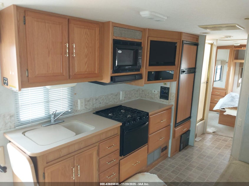 2004 Ford E-450 Cutaway Standard VIN: 1FDXE45SX4HB23275 Lot: 43685835