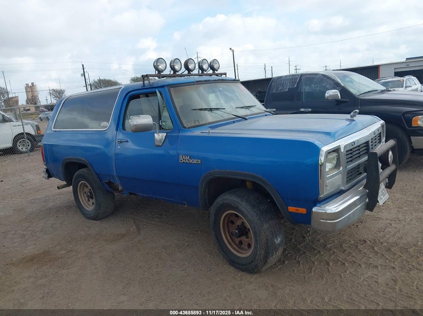 3B4GM17Y1NM505664 DODGE RAMCHARGER Photo 1
