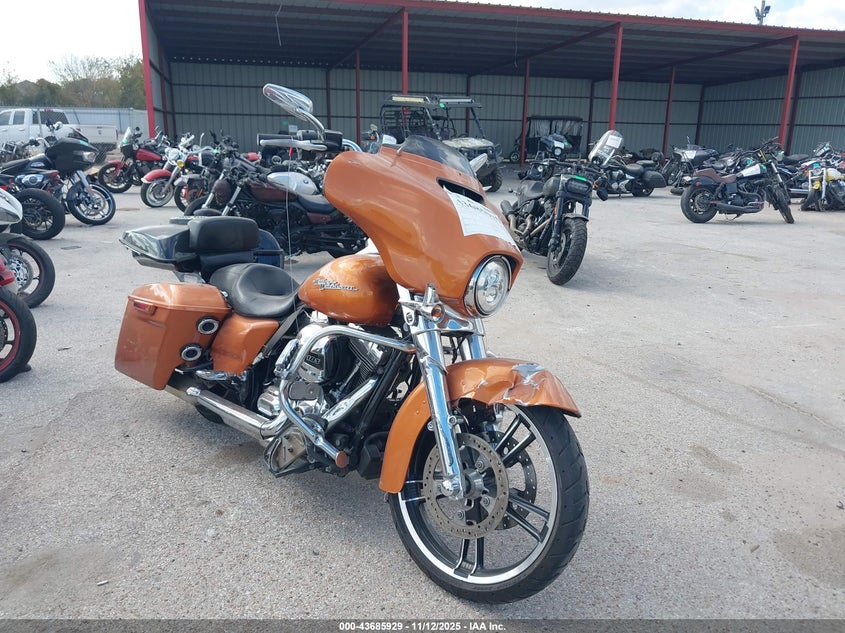 2014 HARLEY-DAVIDSON FLHX STREET GLIDE - 1HD1KBM17EB696329