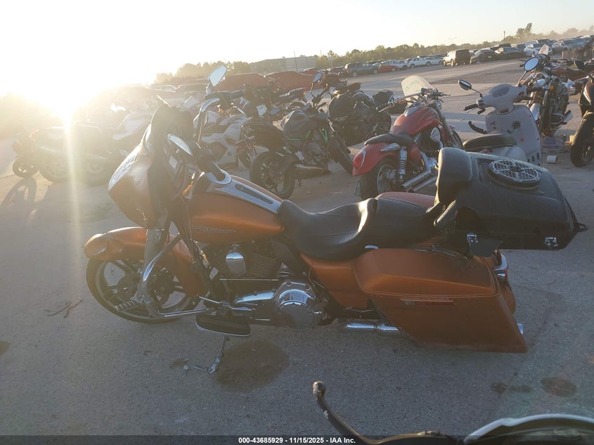 2014 Harley-Davidson Flhx Street Glide VIN: 1HD1KBM17EB696329 Lot: 43685929