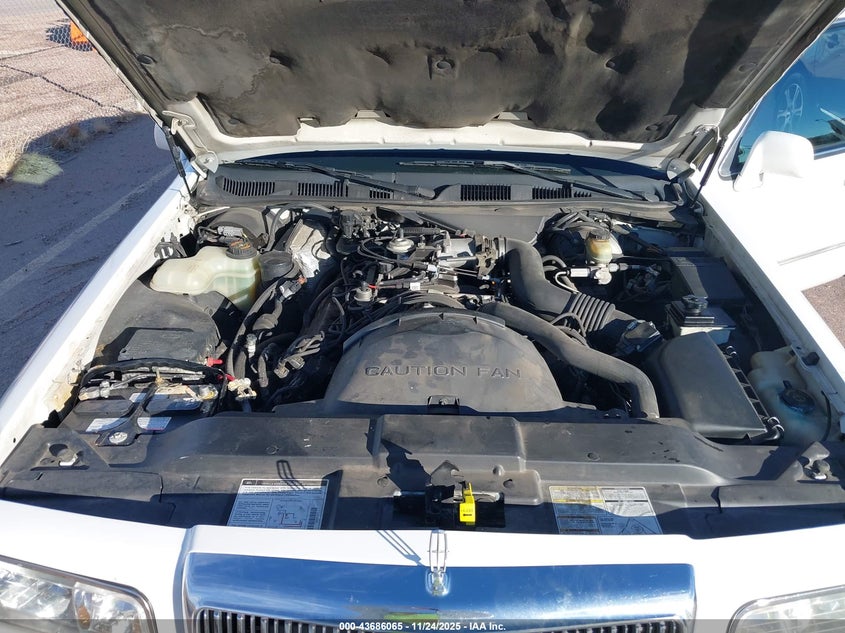 1997 Lincoln Town Car Executive VIN: 1LNLM81W0VY674124 Lot: 43686065