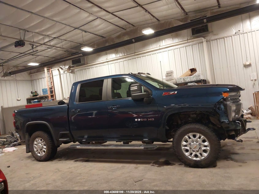 2022 Chevrolet Silverado 3500Hd 4Wd Standard Bed Lt VIN: 1GC4YTEY5NF125624 Lot: 43686199