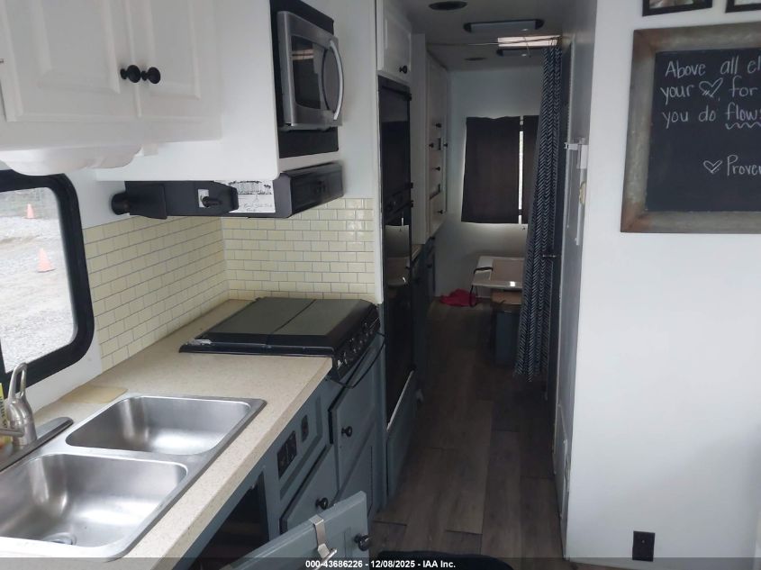 2006 Ford E-450 Cutaway VIN: 1FDXE45P76DB40542 Lot: 43686226