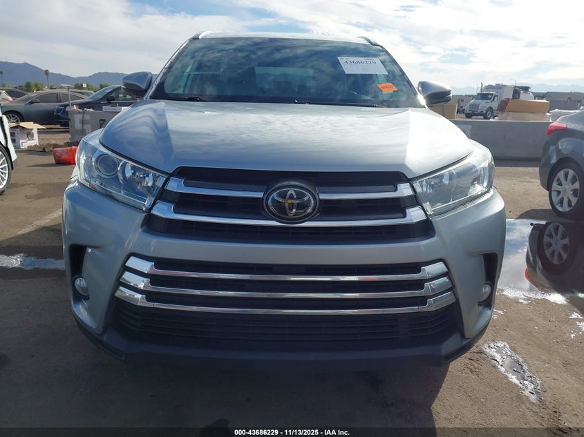 5TDDZRFH7JS487544 2018 TOYOTA HIGHLANDER photo no. 13