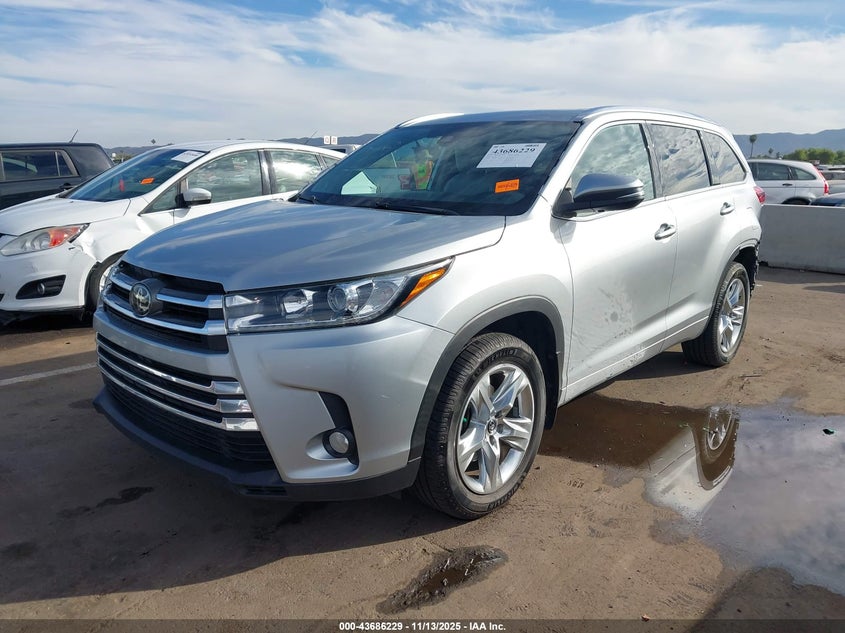 5TDDZRFH7JS487544 2018 TOYOTA HIGHLANDER photo no. 2