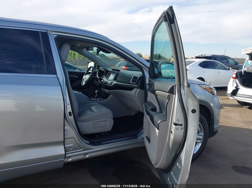 5TDDZRFH7JS487544 2018 TOYOTA HIGHLANDER photo no. 5