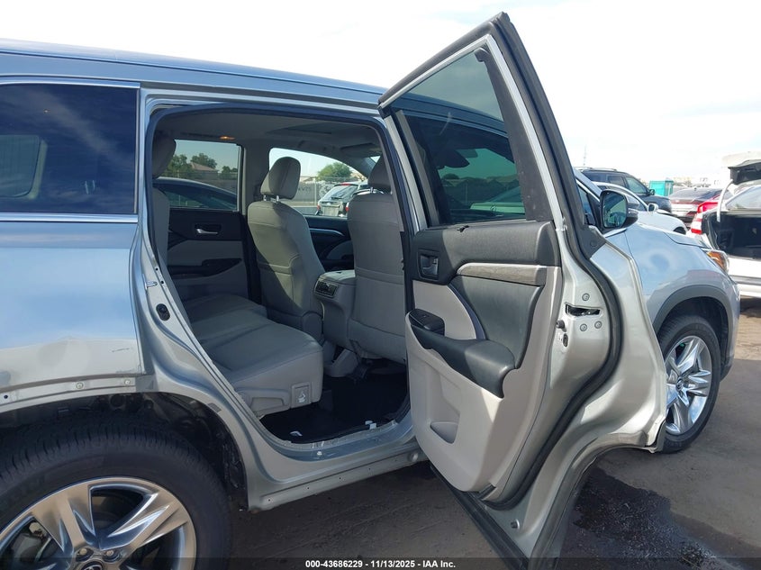 5TDDZRFH7JS487544 2018 TOYOTA HIGHLANDER photo no. 8
