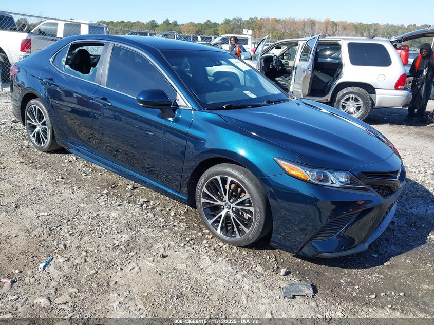 2018 TOYOTA CAMRY SE - 4T1B11HK2JU583601