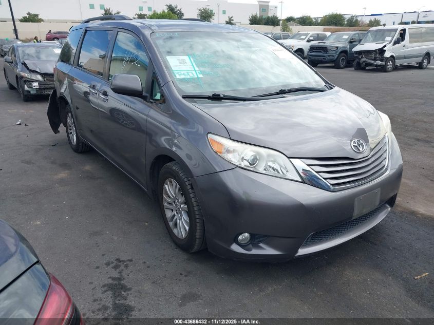 TOYOTA SIENNA XLE PREMIUM 8 PASSENGER