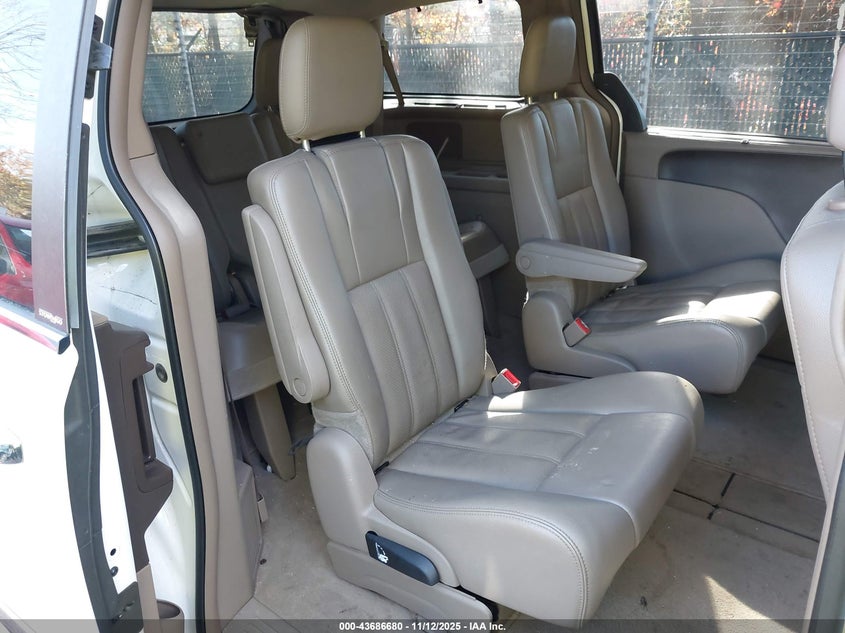 2013 Chrysler Town & Country Touring-L VIN: 2C4RC1CG2DR692075 Lot: 43686680