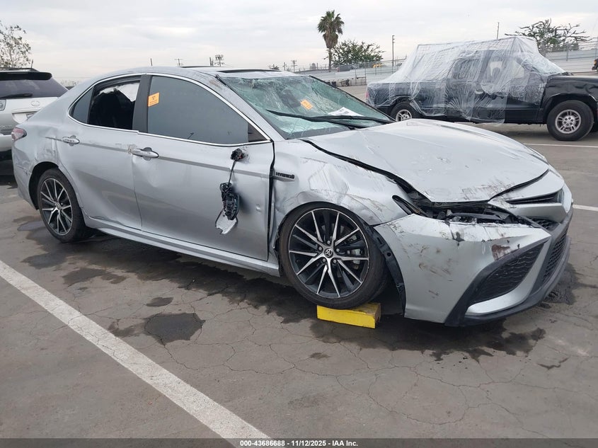 TOYOTA CAMRY HYBRID SE HYBRID