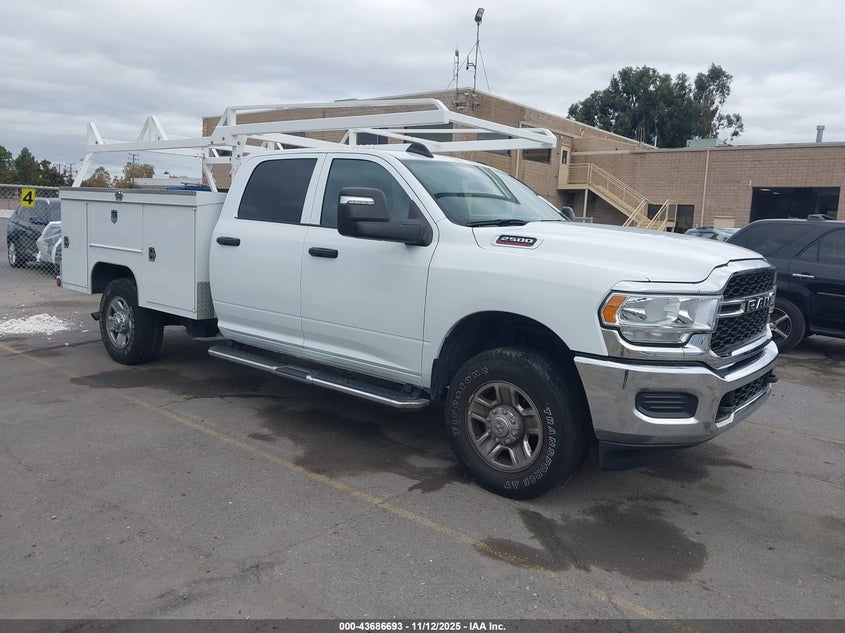 RAM 2500 TRADESMAN 4X4 8 BOX