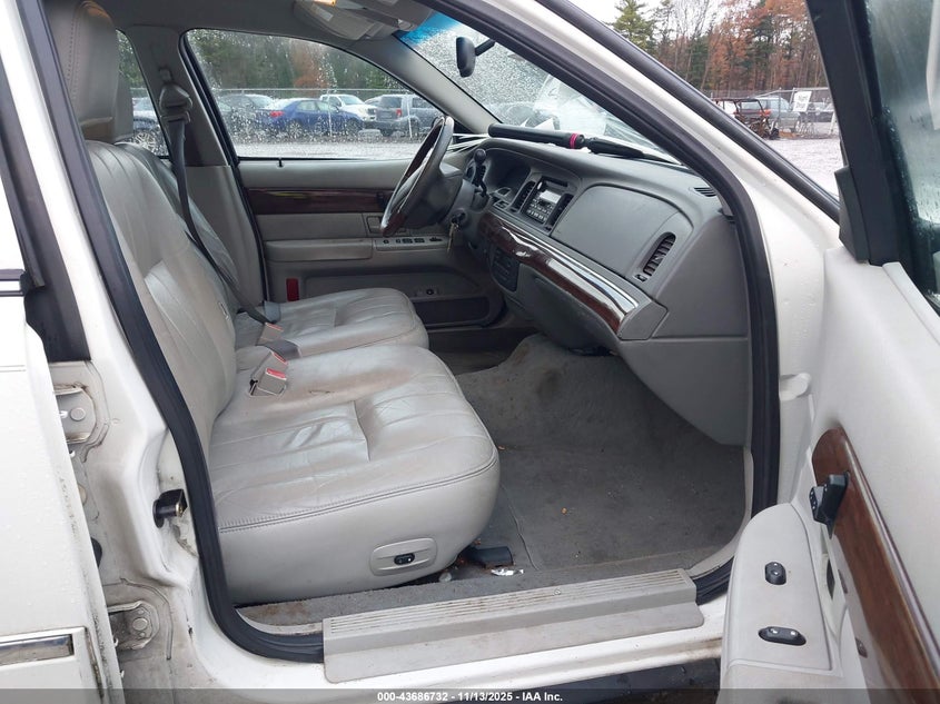 2MEFM75W03X709424 2003 MERCURY GRAND MARQUIS photo no. 5