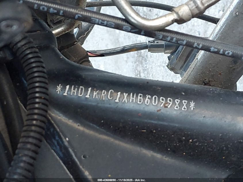 2017 Harley-Davidson Flhxs Street Glide Special VIN: 1HD1KRC1XHB609988 Lot: 43686898