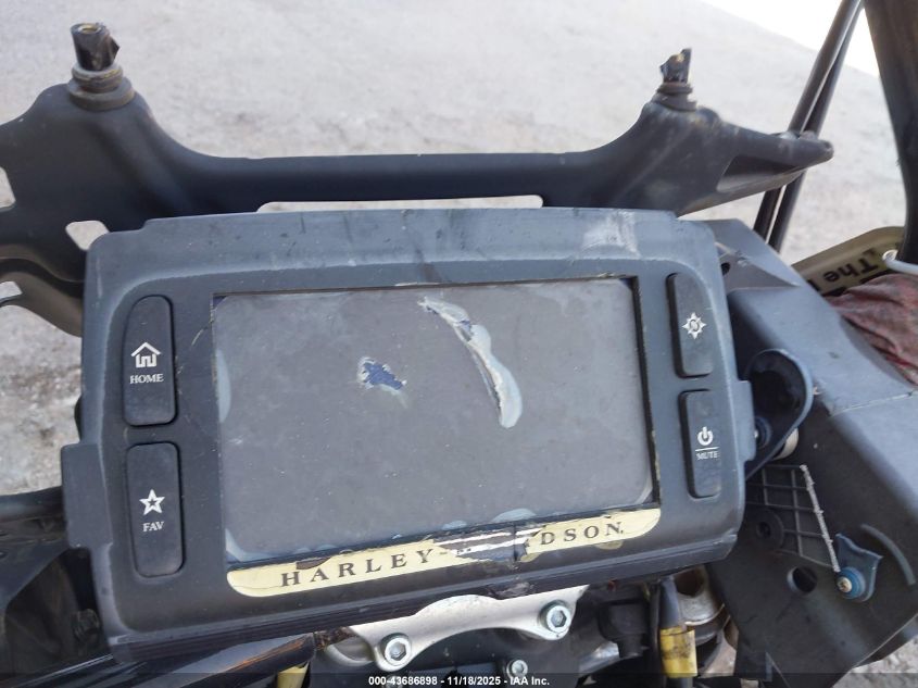 2017 Harley-Davidson Flhxs Street Glide Special VIN: 1HD1KRC1XHB609988 Lot: 43686898