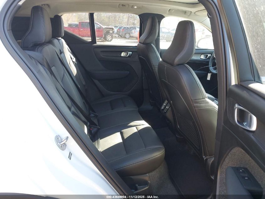 2025 Volvo Xc40 B5 Plus Bright Theme VIN: YV4L12UE8S2590268 Lot: 43686904