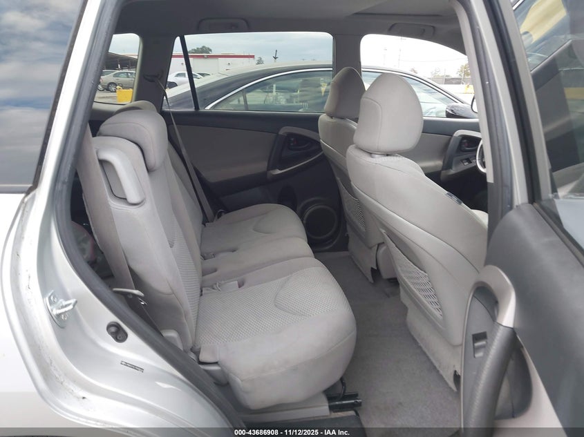 2007 Toyota Rav4 Limited V6 VIN: JTMZK31V175008165 Lot: 43686908