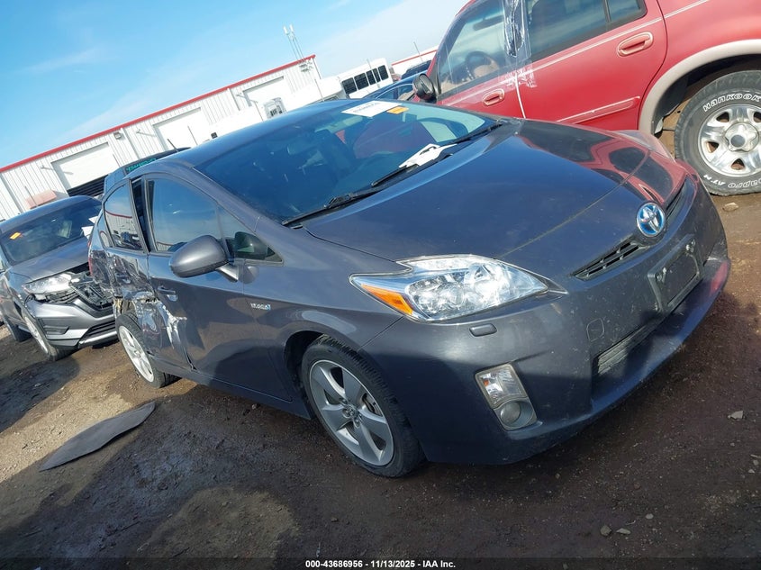 TOYOTA PRIUS V